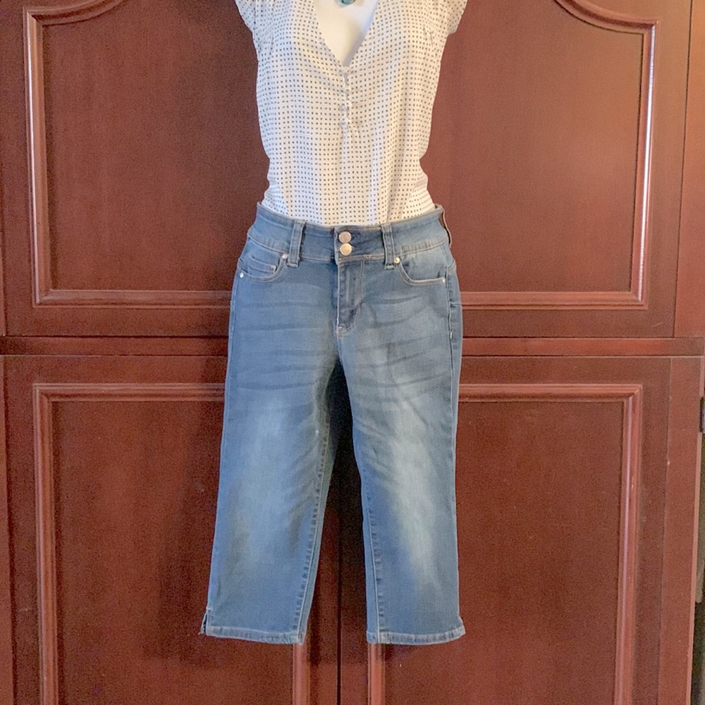 Vintage Violet denim capris w/ stretch